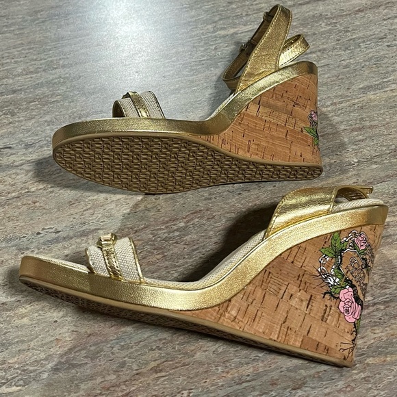 Coach Ellette open toe strapped wedge sandals with flowers 🌸 on the wedges - Picture 2 of 16
